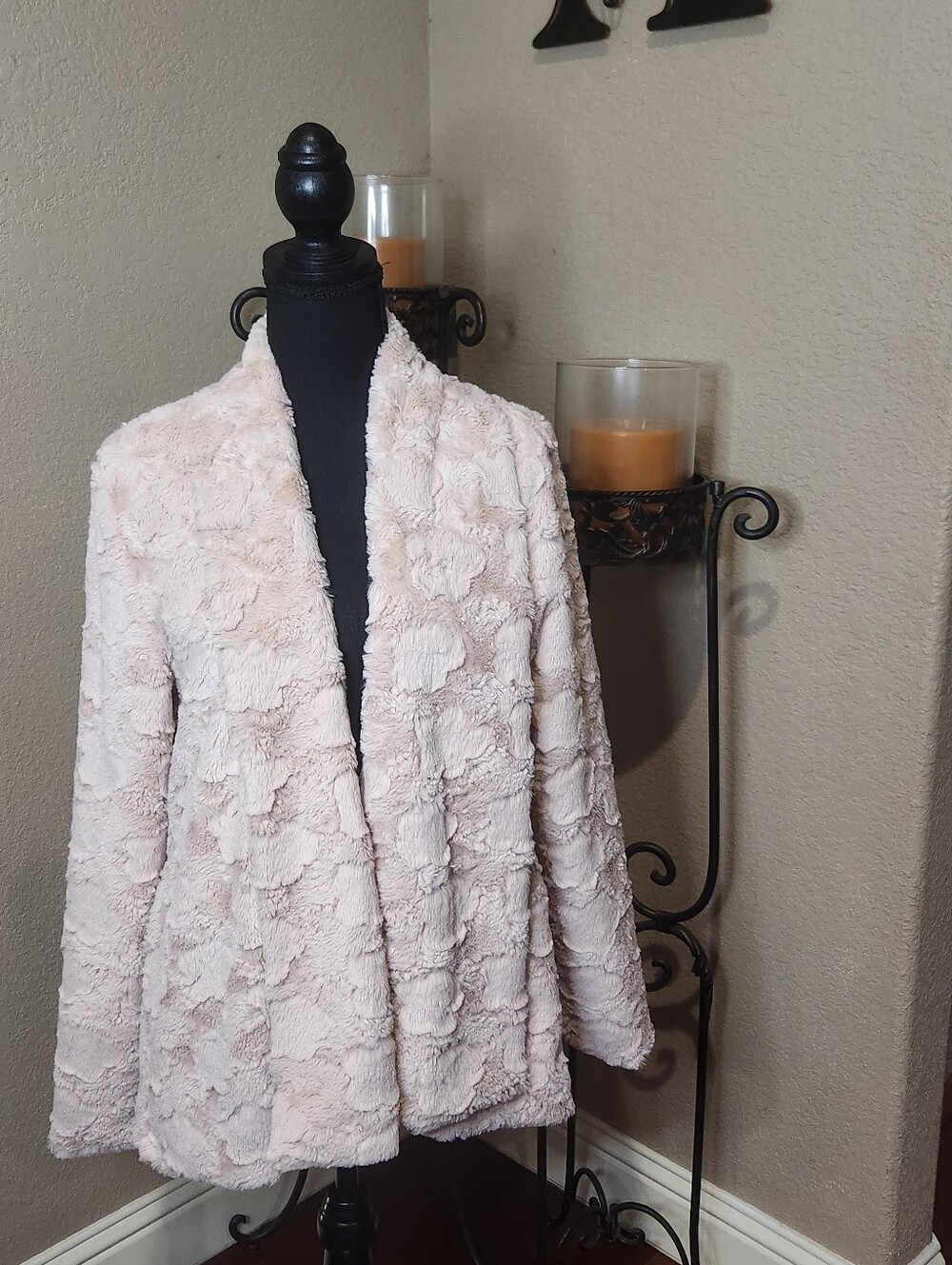 Entro Plush Open-Front Teddy Jacket in Light Blush Rose Pattern Faux Fur Size M